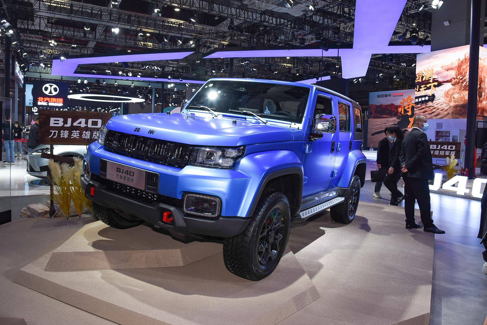 硬核越野车 体验bj40刀锋英雄版 2.0t柴油机 8at变速箱