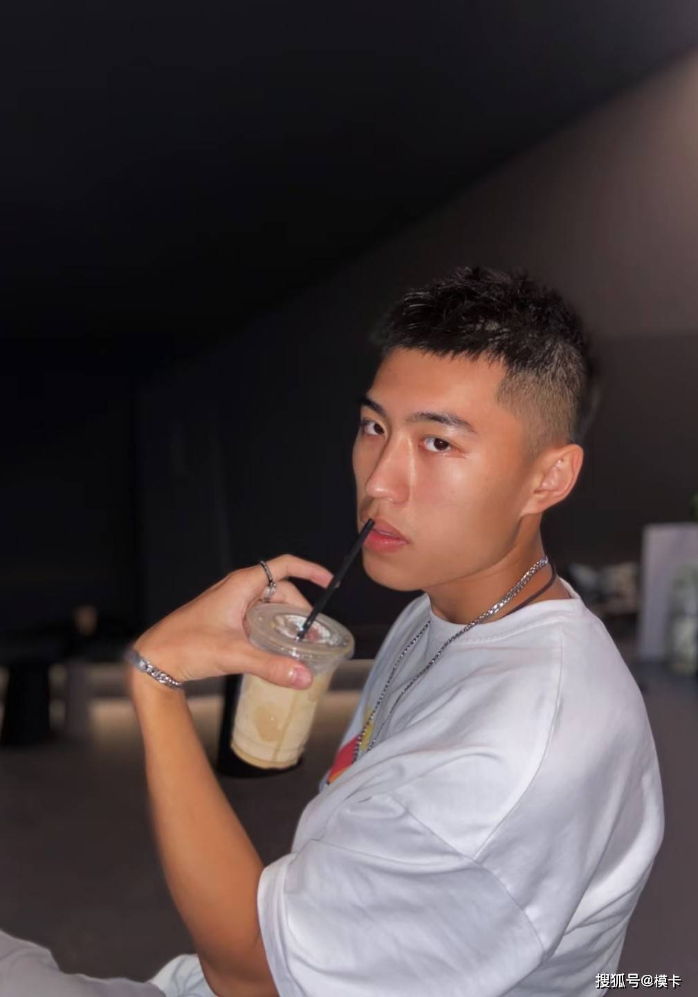 通告 模卡 推荐艺人：Lam
