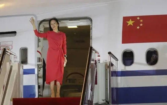 神吐槽丨翻车了？孟晚舟国外生活被曝光！穿名牌、住豪宅，和想象的不一样？