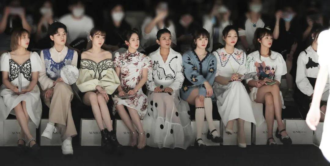 幻境 XUNRUO熏若 x Hello Kitty&amp;Friends联名系列 2022春夏 中国国际时装周秀场