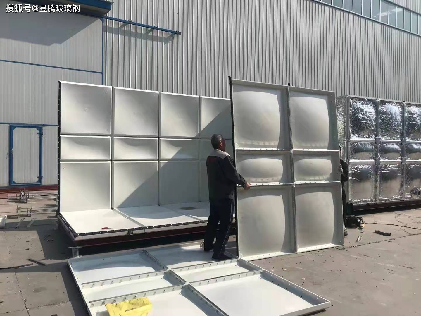 20立方玻璃钢水箱厂内组装
