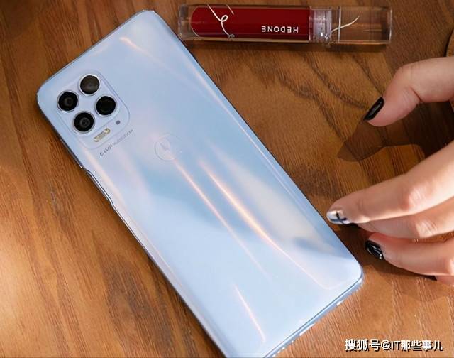 方面|从1500到3000元 被消费者遗忘的几款高性价比手机