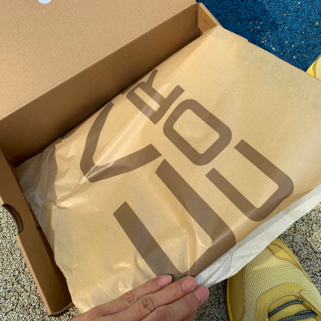 鞋舌 耐克柠檬黄倒钩 Travis Scott x Nike Air Max 1 Cactus Jack 联名运动鞋