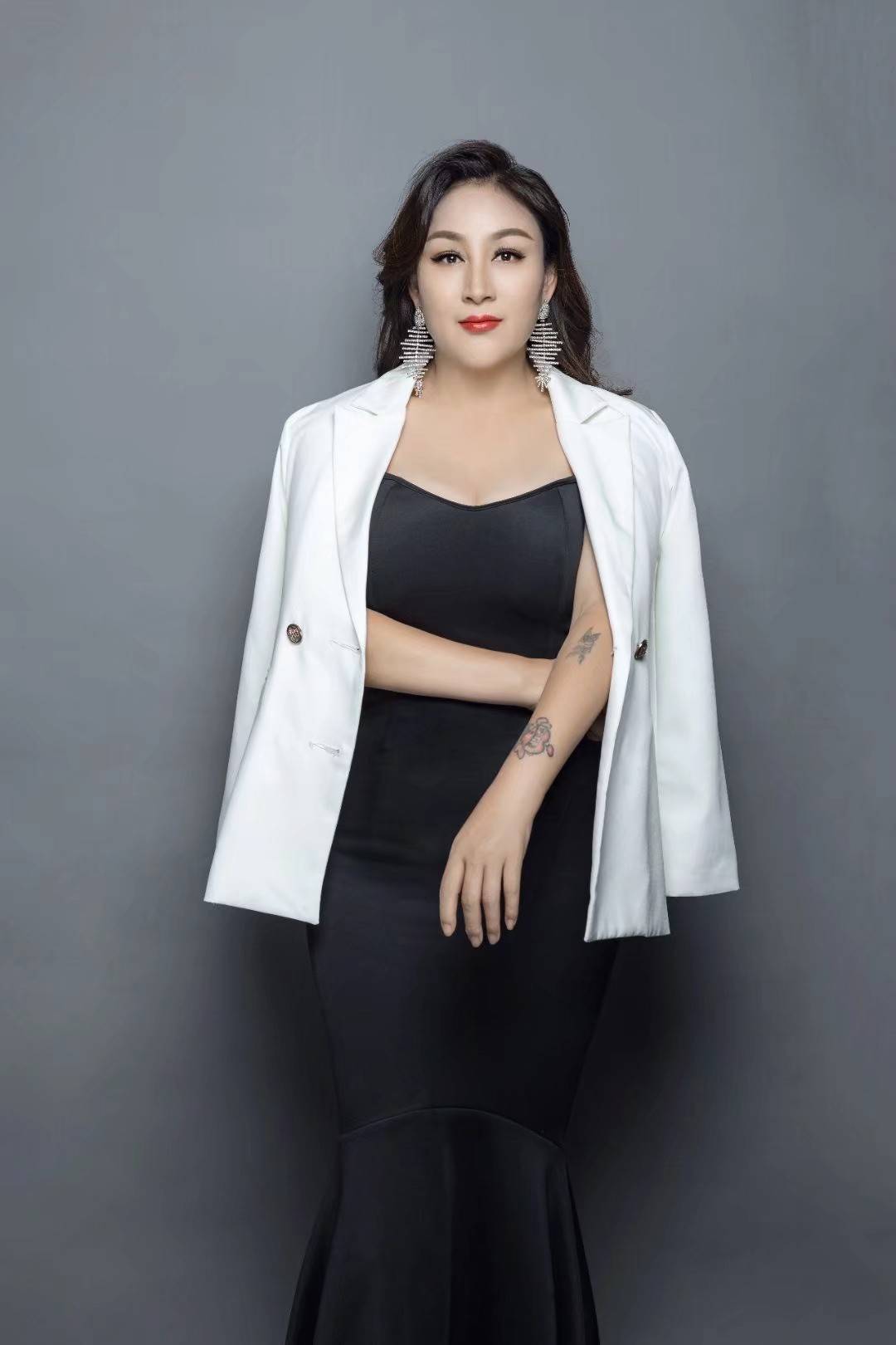 整形朱冬梅美容行业的先行者，用美丽演艺人生