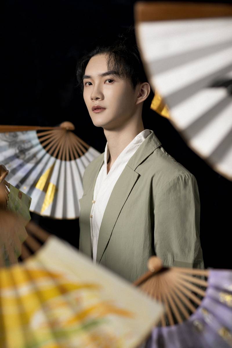 谭晶直播首唱如梅如兰花式安利国风音乐