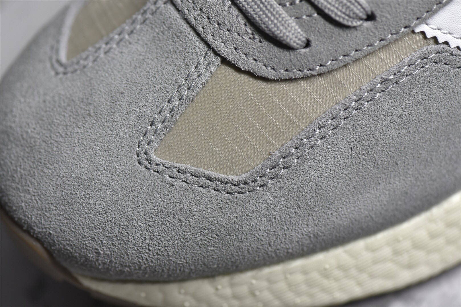 Boost 阿迪达斯元祖灰白 Adidas Originals Retropy Boost E5 复古赛车跑鞋