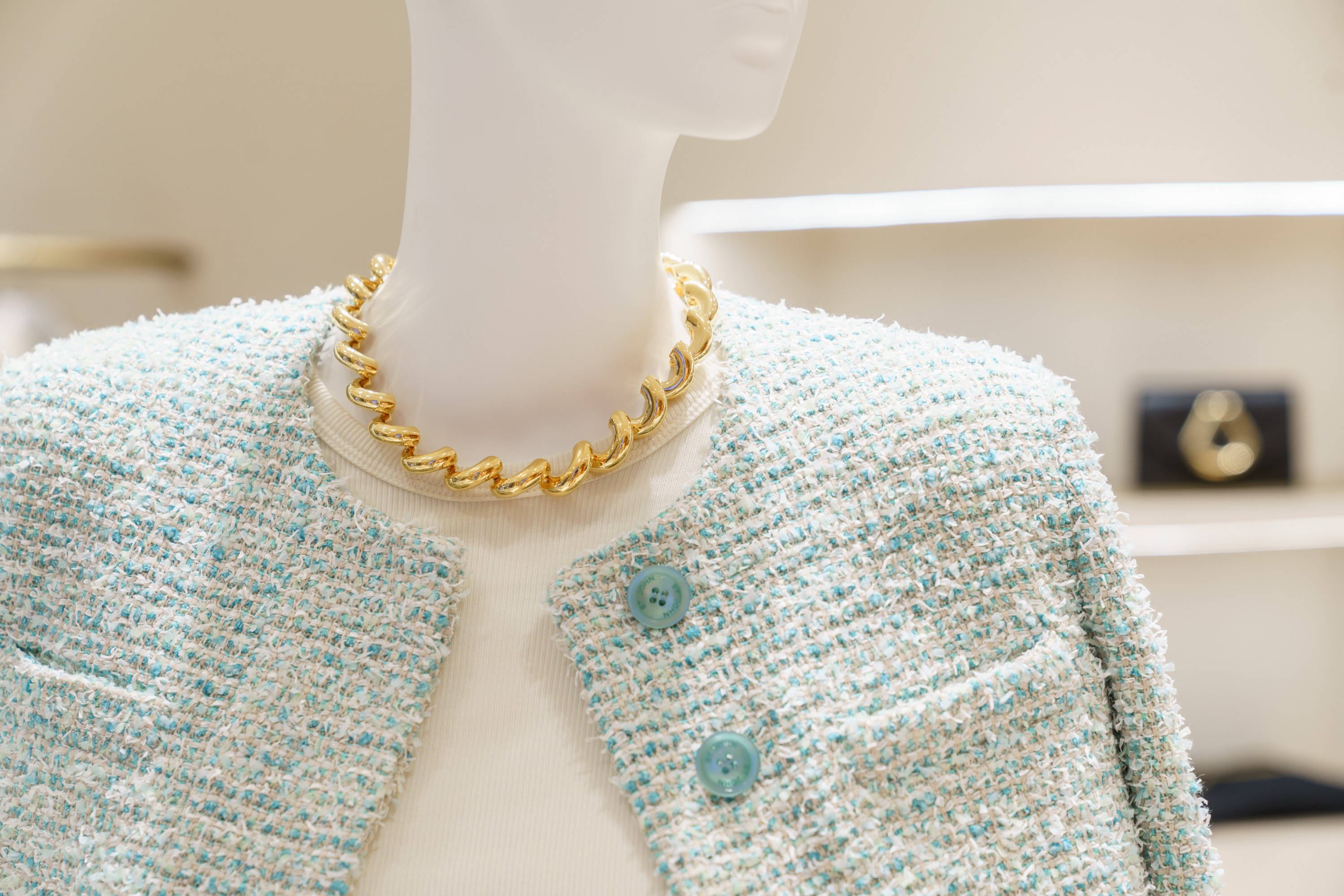 花呢 ST. JOHN上海外滩金融中心BFC精品店重装揭幕