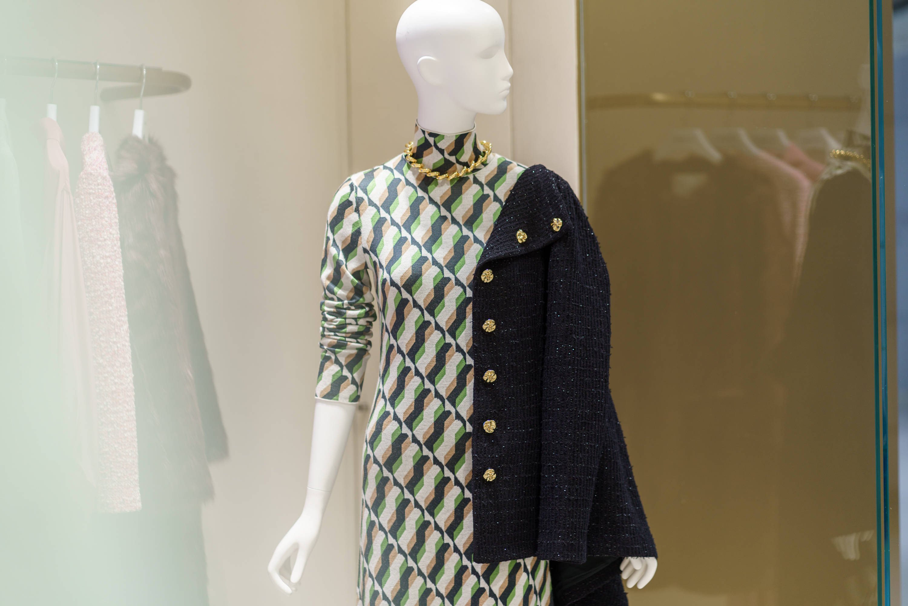 花呢 ST. JOHN上海外滩金融中心BFC精品店重装揭幕