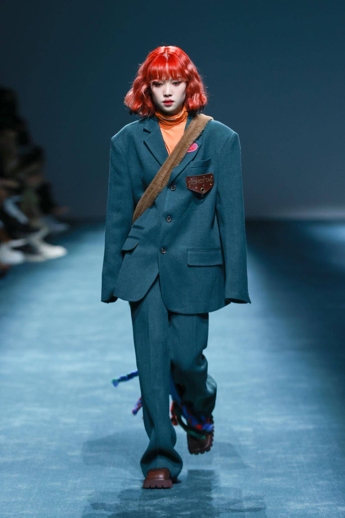 上海时装周dnt线下首秀打造复古与未来交织的潮流盛宴