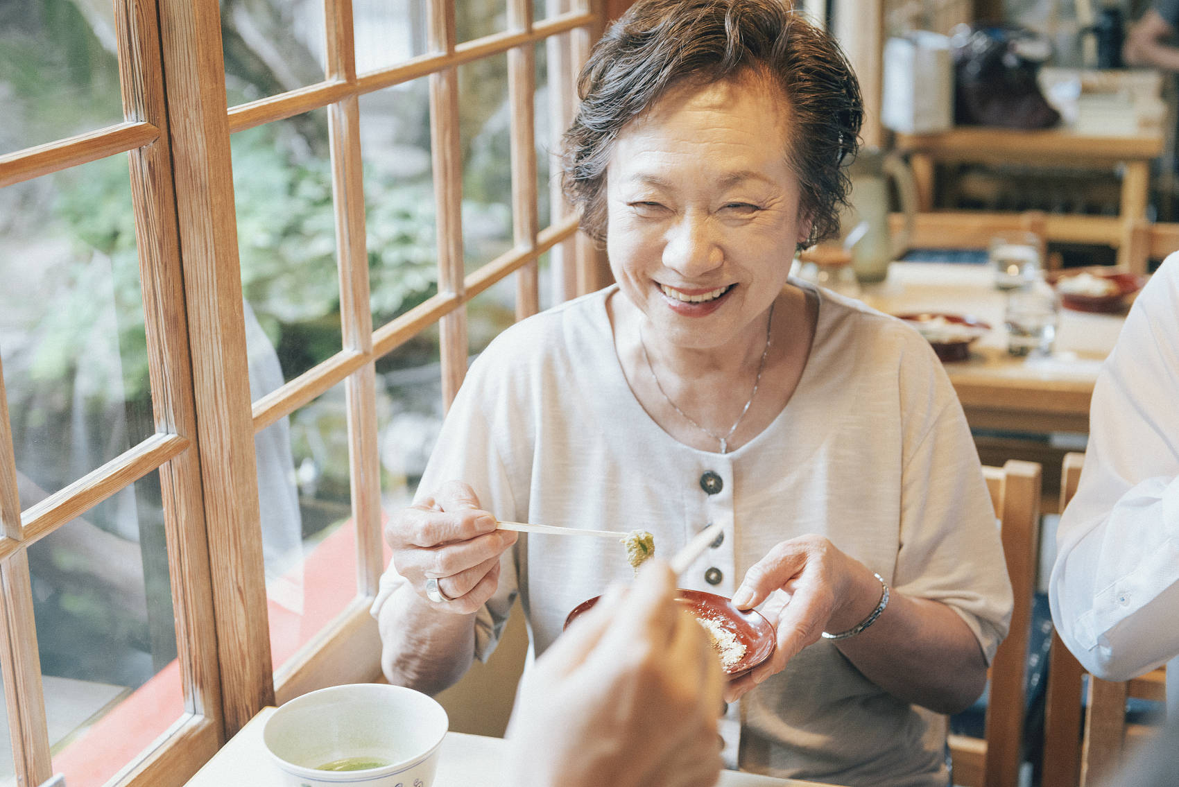 助力老人健康长者食堂打开不一样的餐饮形态