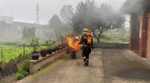 「扬州火灾」可怕！怀疑家中有煤气泄漏，江苏扬州一名女子点燃打火机检查，引发火灾