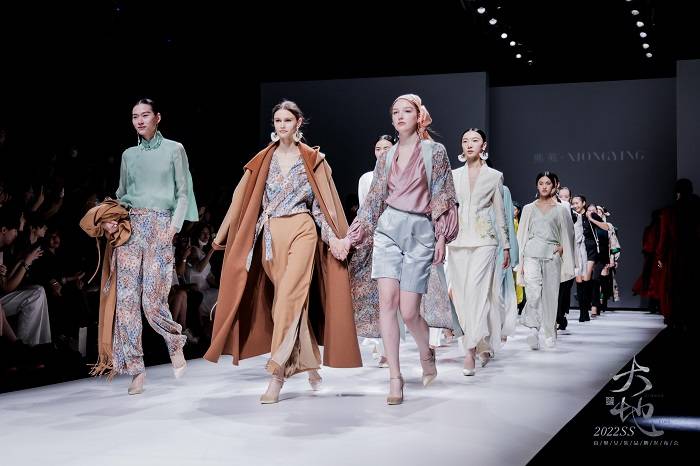 熊英·XIONGYING【大地】2022SS上海时装周SIFS高级女装品牌发布会