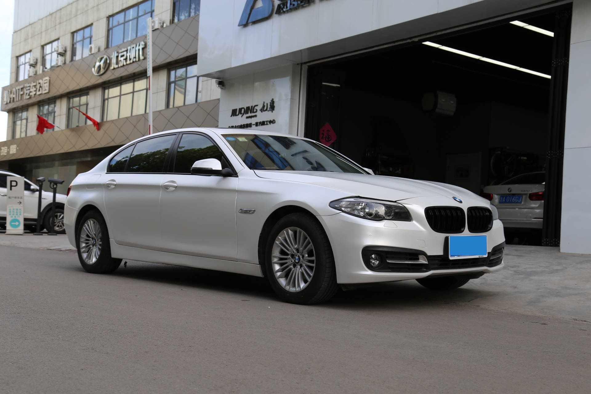 改色膜升级案例宝马五系济南欧瑟全车改色陶瓷白