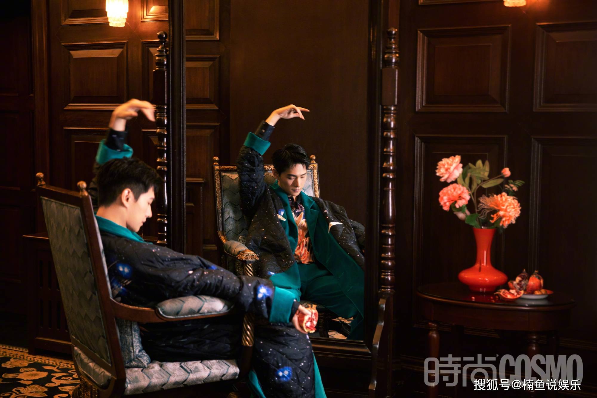 西装 杨洋老上海写真好迷人,穿玫红色西装潇洒刮胡子,妥妥的花花公子