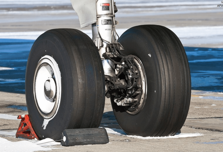 飞机到底带不带制动刹车系统看完原理图你就学习了