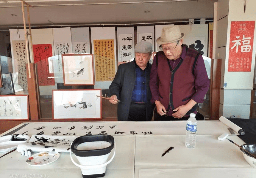 著名书法家吴梦堂老师现场创作《博爱》著名书画家张成泽老师现场创作