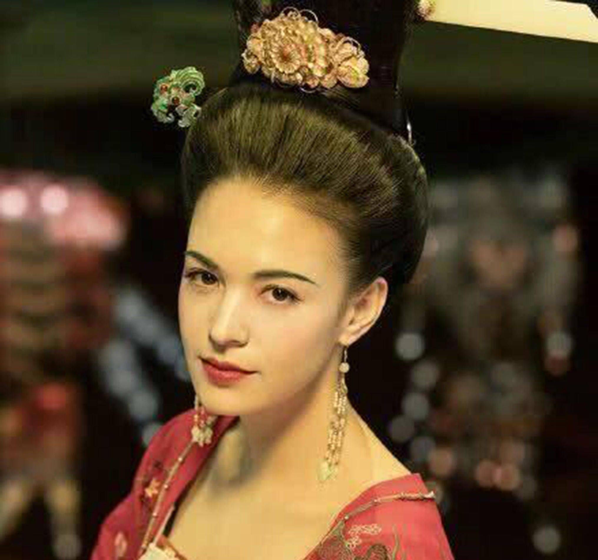 也是带有传奇色彩的女人,有人认为是杨贵妃导致了唐玄宗李隆基的昏庸