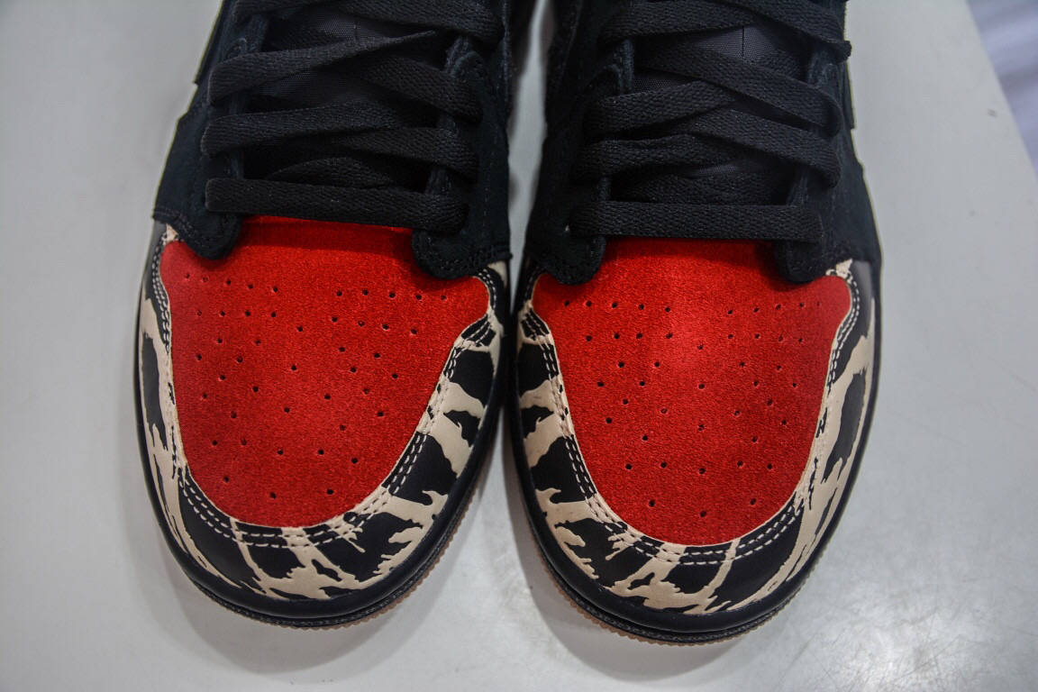 鞋舌 乔丹迈阿密联名 Air Jordan 1 Carnivore x SoleFly 食肉动物黑红虎纹低帮板鞋