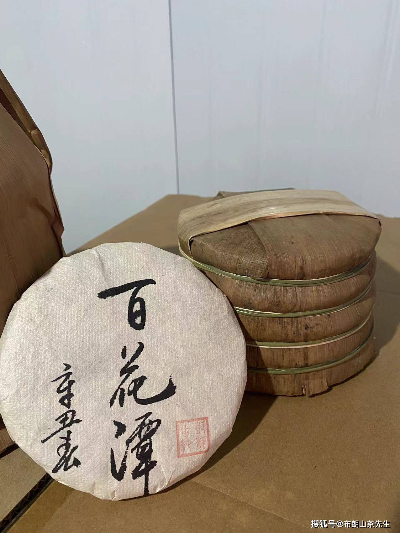 先是网络曝出百花潭26米高茶王树以100w成交,随后西双版纳易武州级