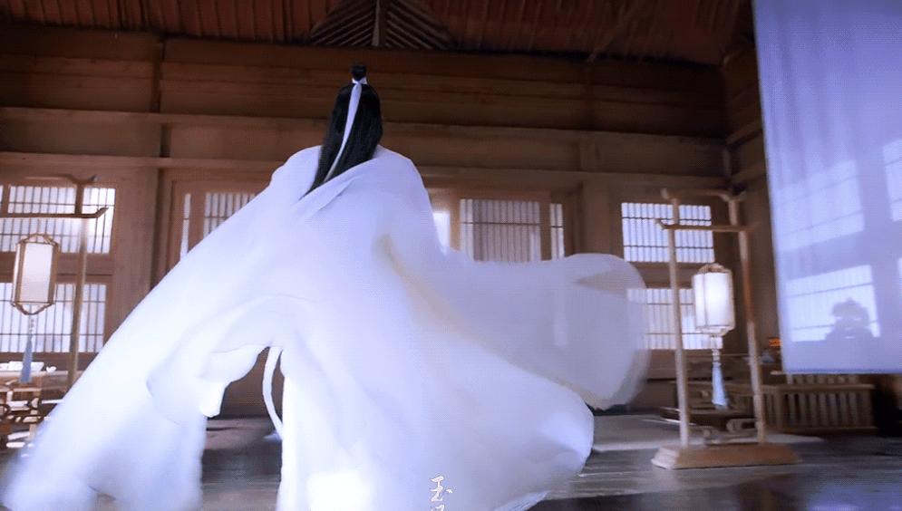 台本|《玉骨遥》发布遥相望海报，肖战古装仙气飘飘，任敏好甜