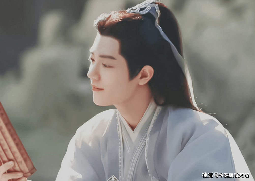 台本|《玉骨遥》发布遥相望海报，肖战古装仙气飘飘，任敏好甜