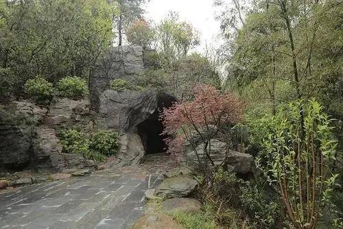 小孩子四不_景致记录：秦人古洞的洞顶飞石凌空，若有梯子，徐霞客要登 