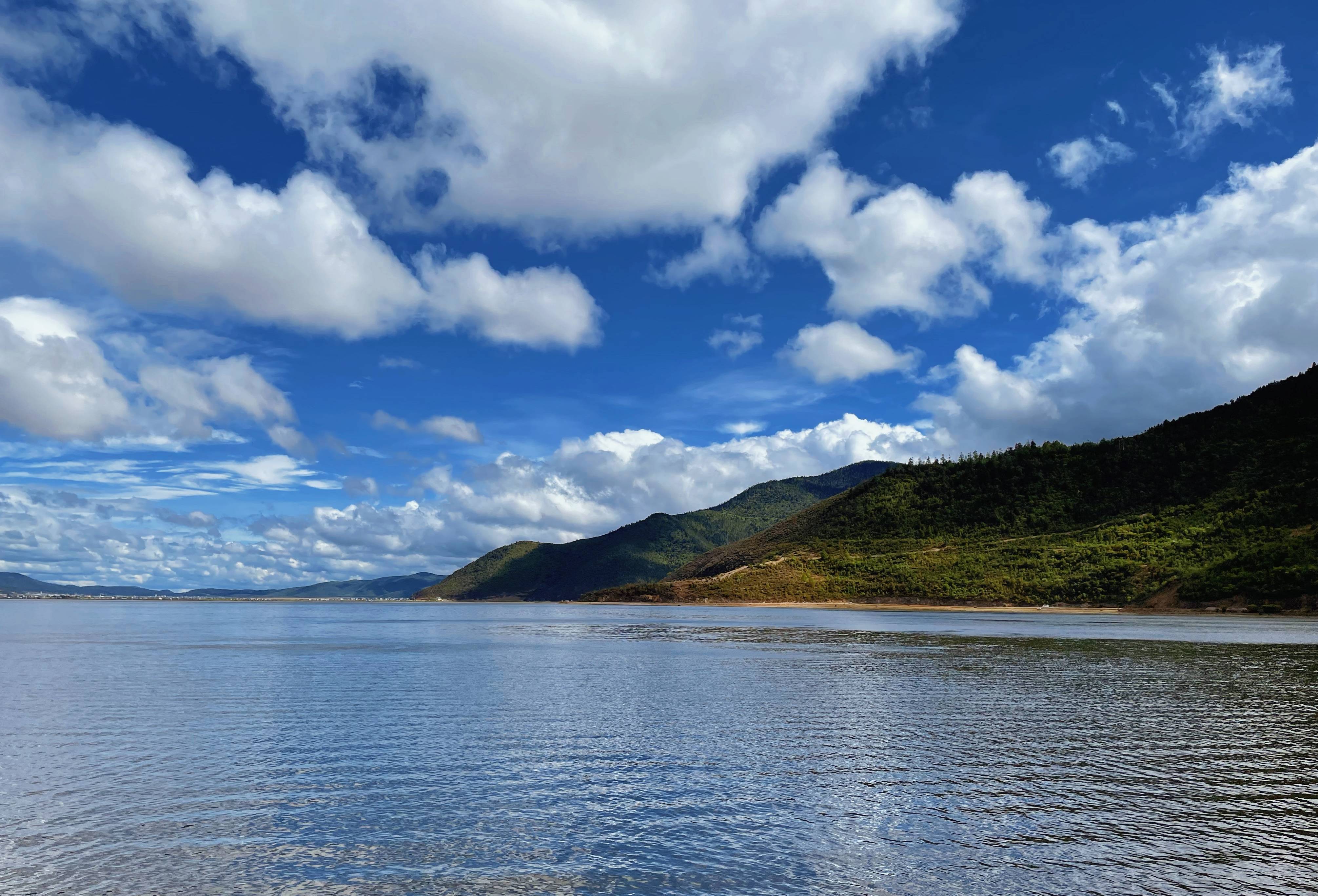 不出國也有天空之境,雲南高原竟可以看到大海,冬季成水上公路_高山