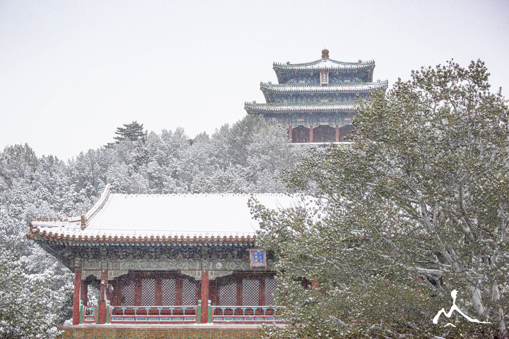 北京初雪至一夜立冬景山公园美景如画