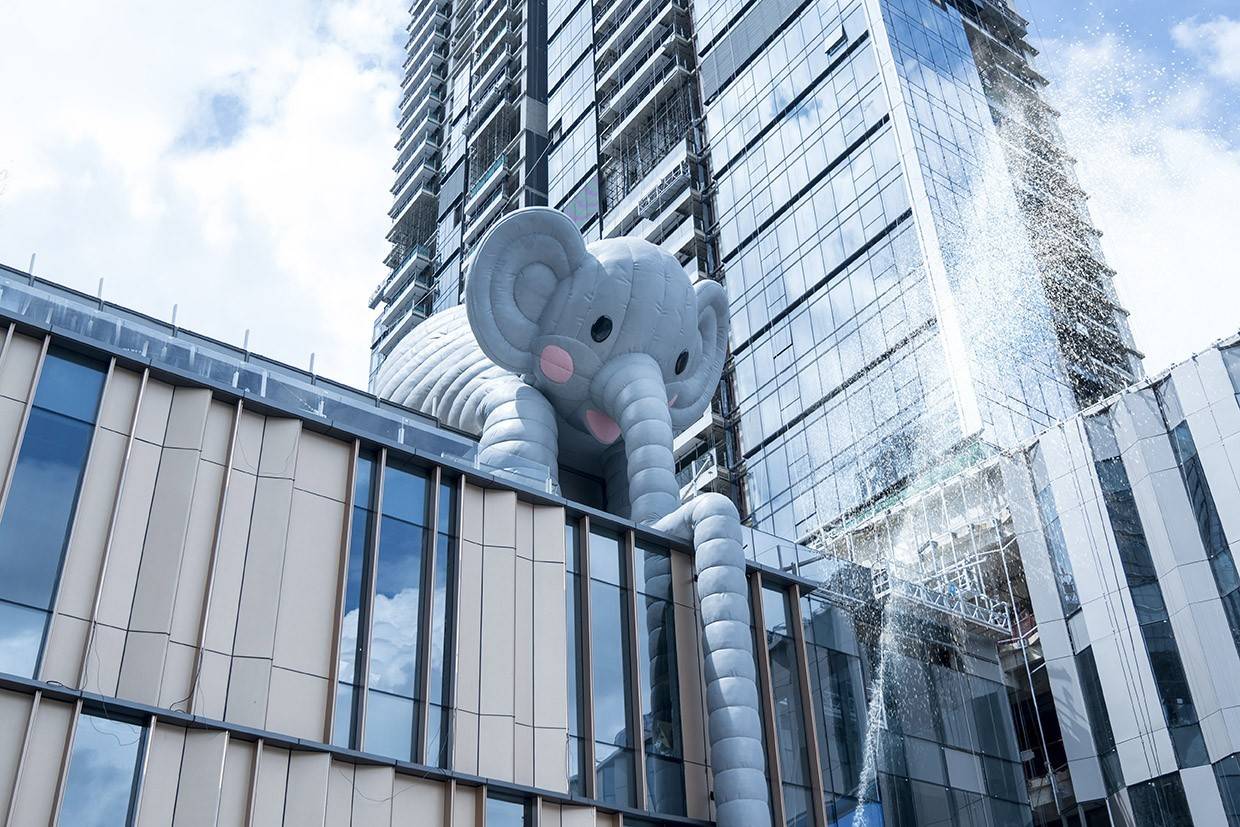 大魔方携手大黄鸭之父霍夫曼专属ip打造城市艺术新地标