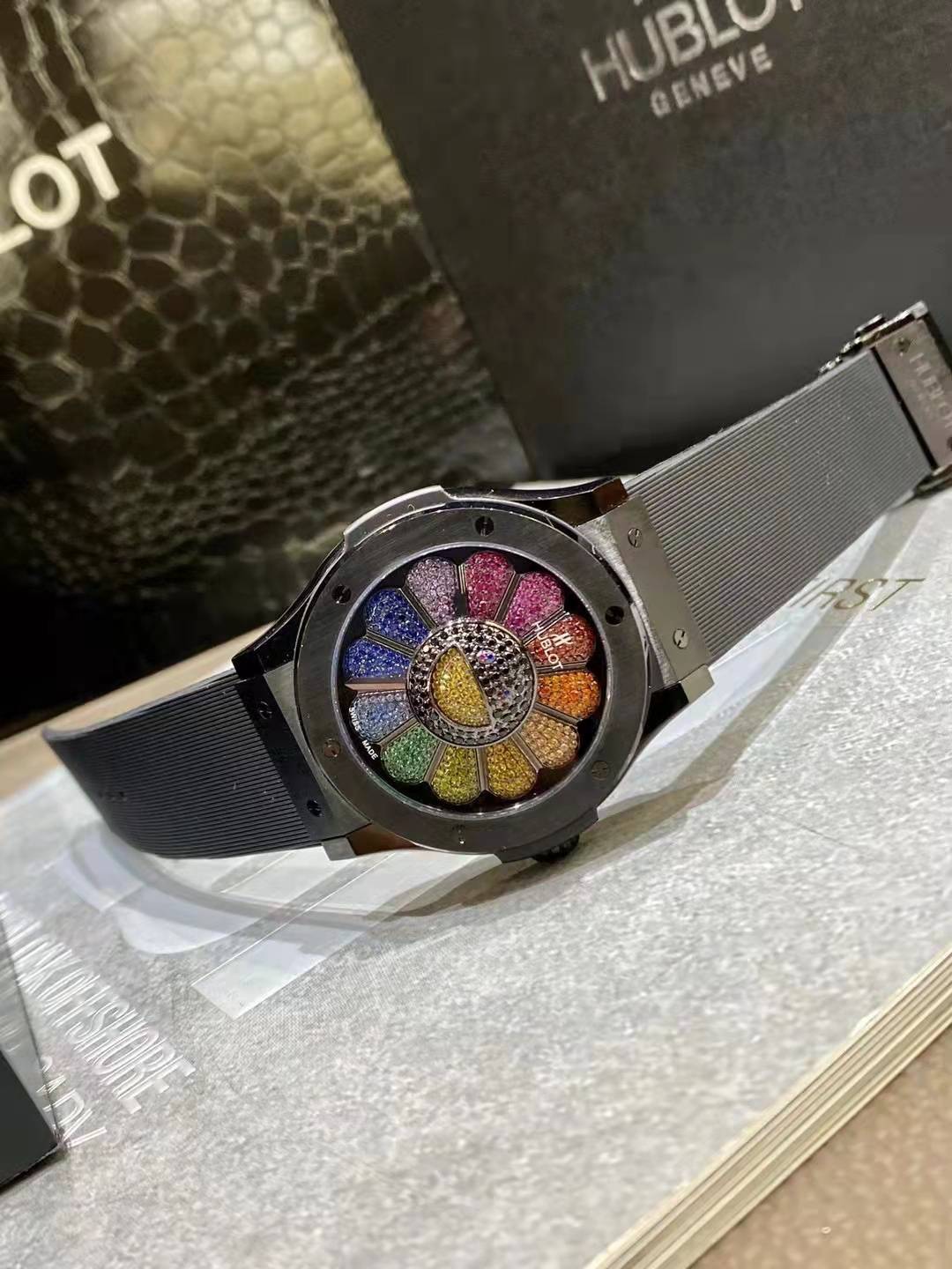 村上隆联名宇舶恒宝太阳花满钻旋转腕表来了年轻可以有很多表现方式