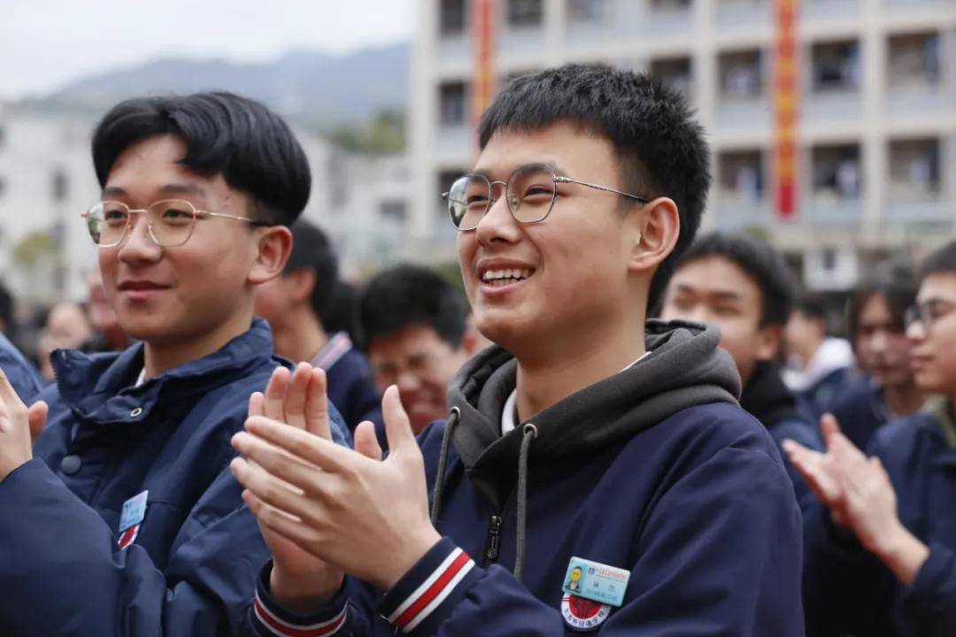 王田老师《决战中考 梦想启航》励志动员演讲走进浙江永嘉县东方外国