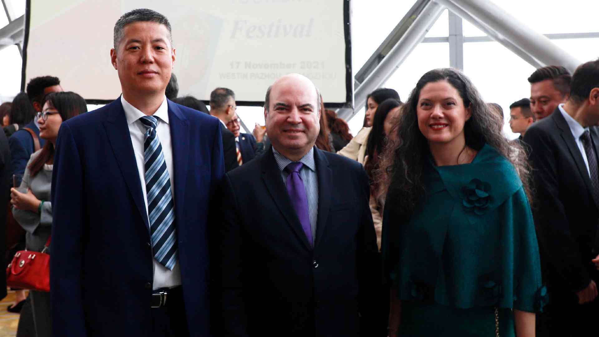 合影留念墨西哥驻广州总领事卡洛斯·希拉尔特