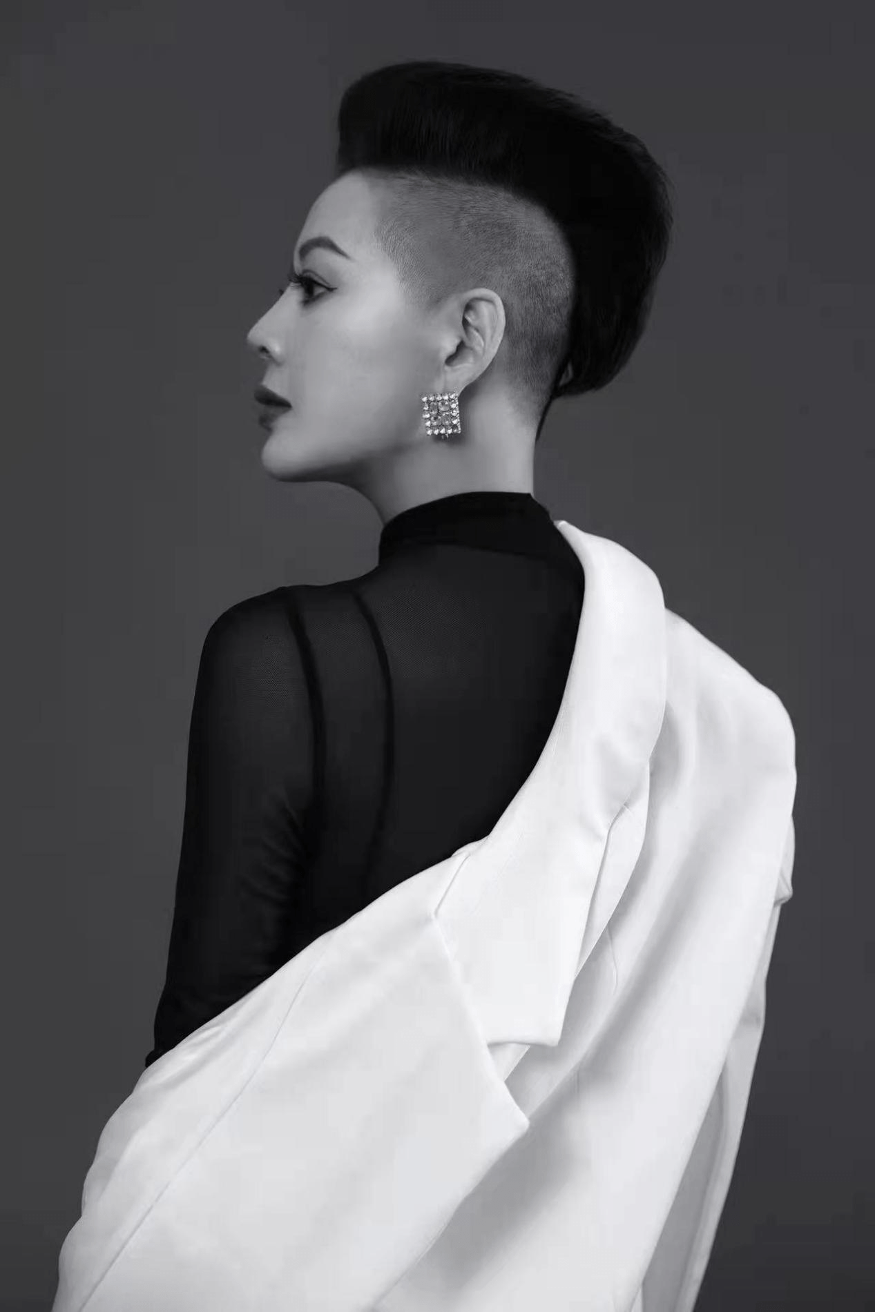 河南钻姐顶尖网红也要彰显社会正能量责任