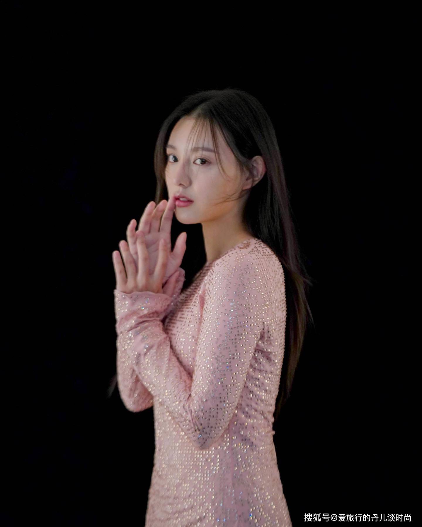 韩国女星金智媛,每一套穿搭都好看,高级感十足