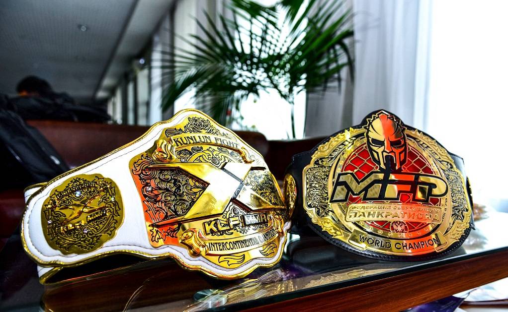 原创打遍无数高手单杀世界冠军至今没有一条金腰带最惨拳王就是他了