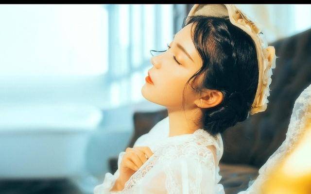 她一下子倒在了我的怀里 我扛起双腿进去她的身体疯狂律动(3)