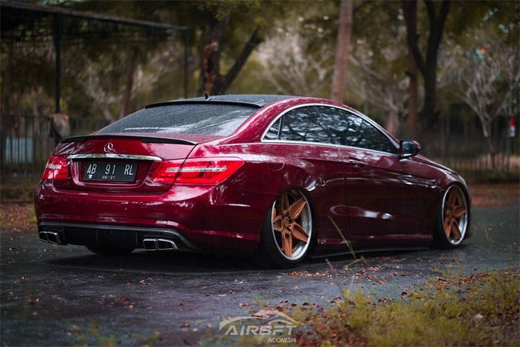 奔驰w207改装气动避震案例红色魅影