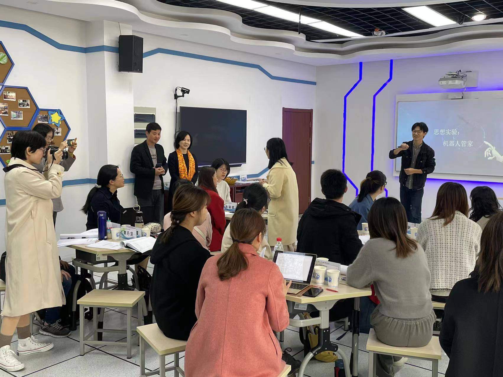 圆桌星球进校园培训骨干教师传递思辨教育