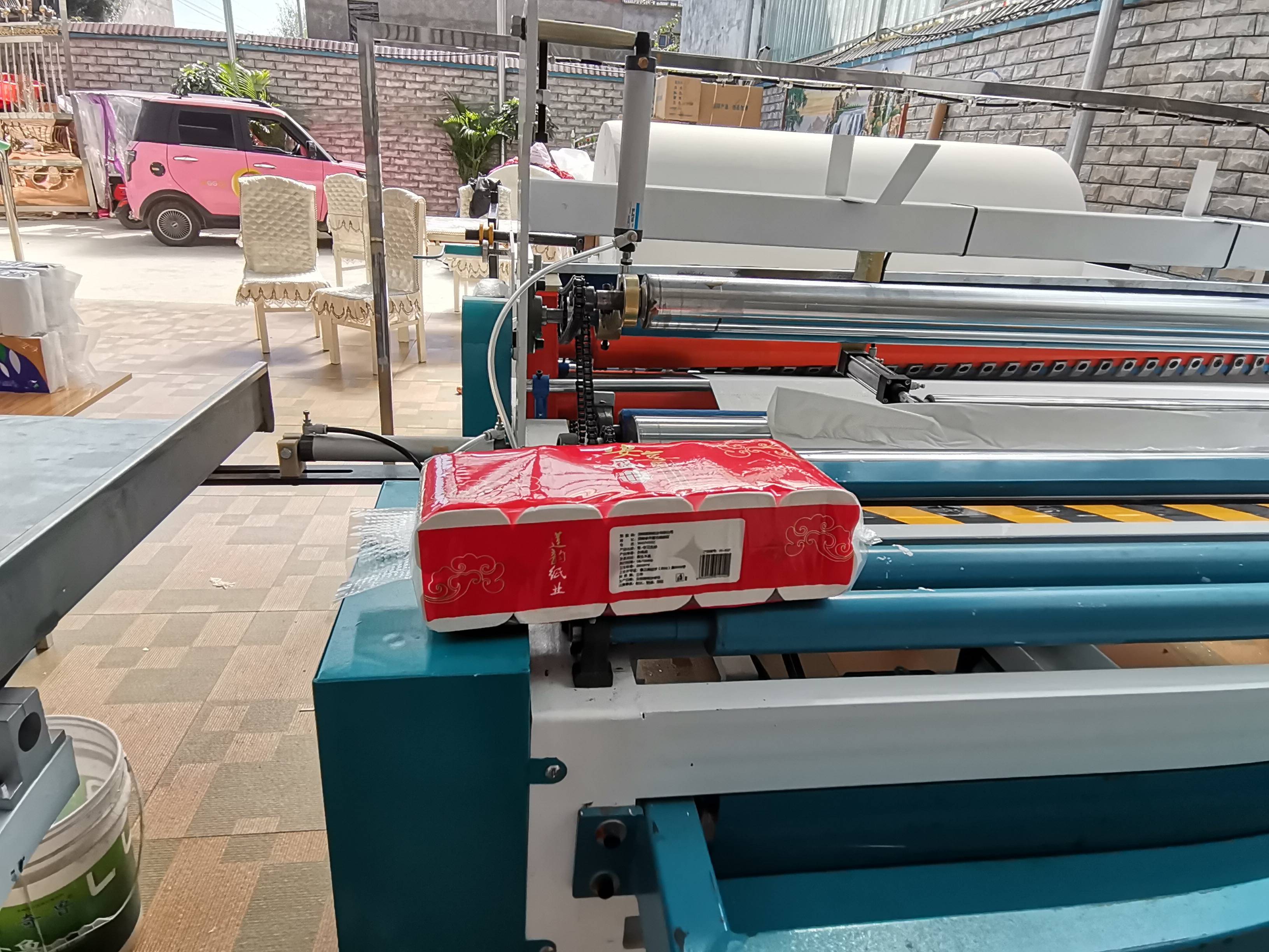 每项环节的投资可大可小,所以整个卫生纸加工厂投资起来没有固定的