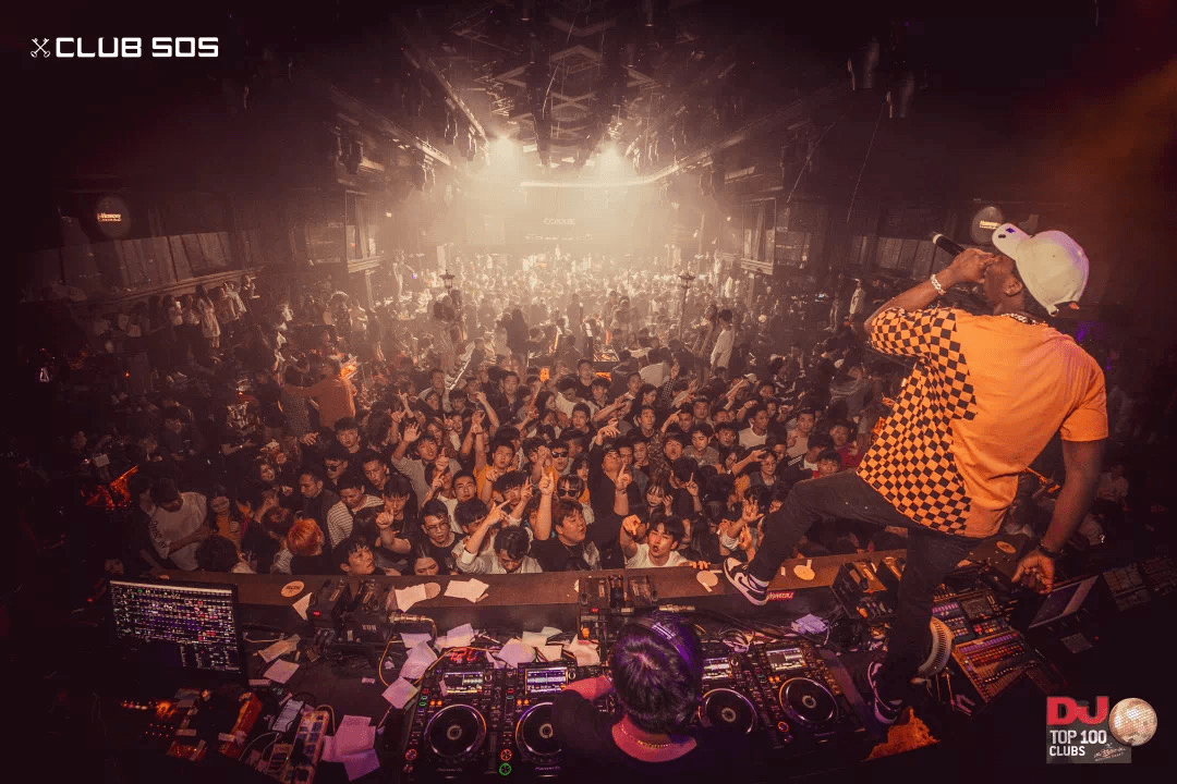 2005年5月旗下的杭州风暴sos酒吧 一开张就改变了中国夜生活文化的