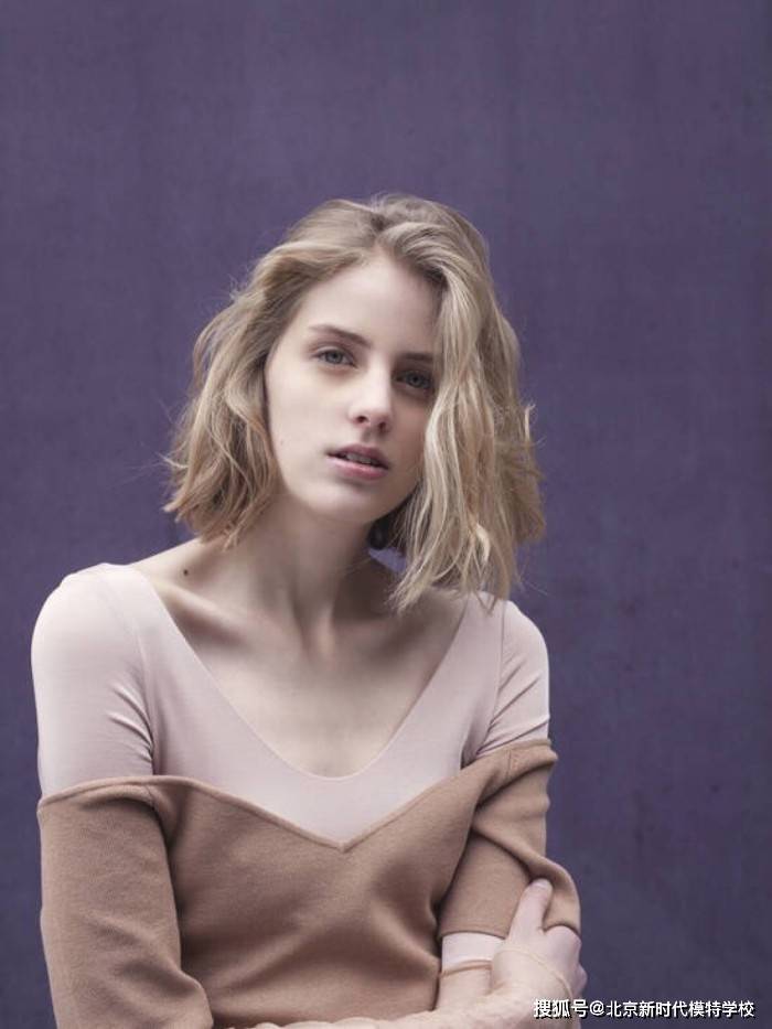 人称小菠萝的逆天长腿法国模特deborahdevareeb