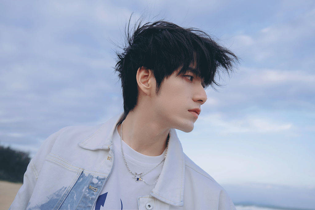 张颜齐海边清新look肆意奔跑海风和少年是绝配