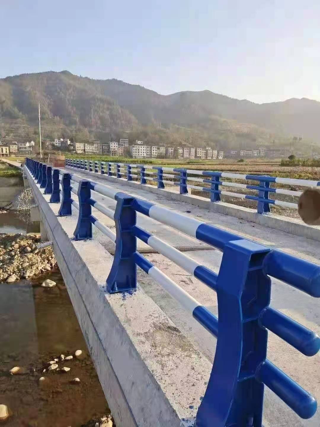 不锈钢防撞护栏,桥梁不锈钢护栏,桥梁防撞栏杆,防撞钢护栏,防撞护栏