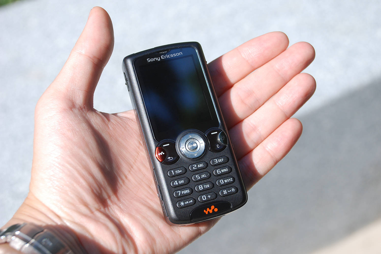 walkman手机,让人只想听歌而即使在十几年前,市面上的音乐手机也不少