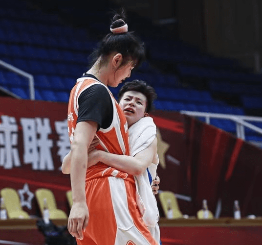 CBA|一人打爆對(duì)手8人？李月汝砍25+17+4 籃板搶贏山東全隊(duì)