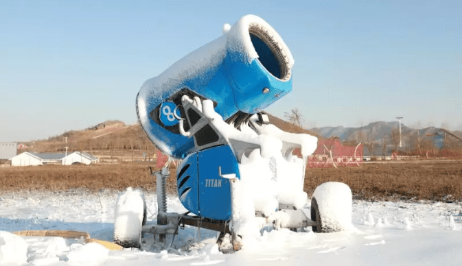 雪炮全开!保定狼牙山滑雪场造雪进行中