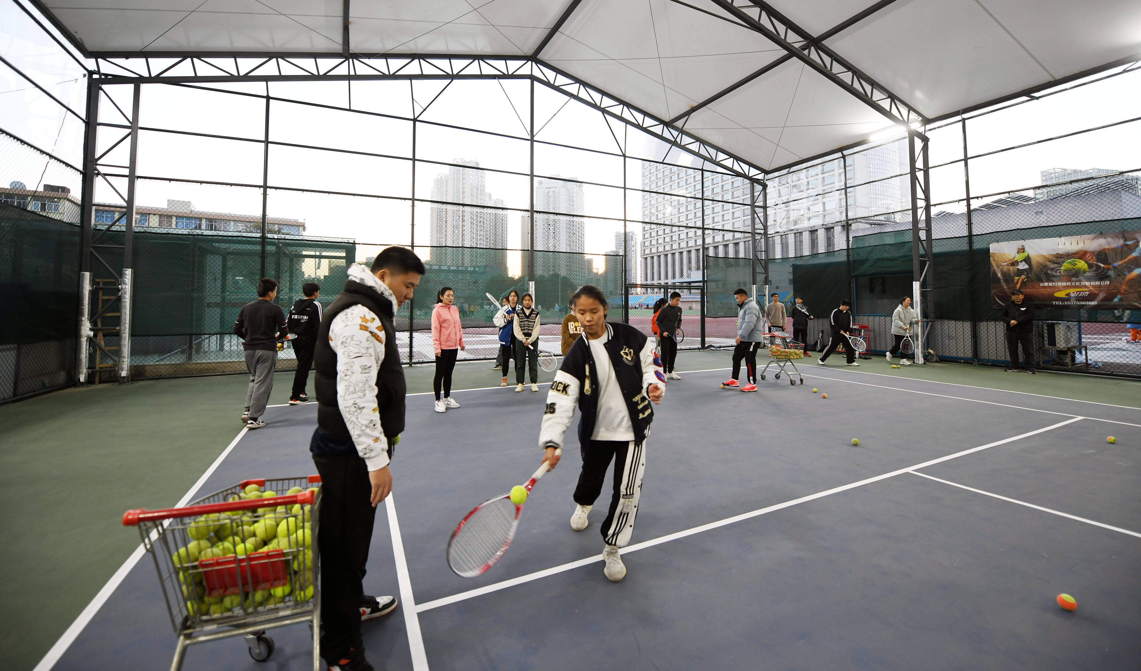 安徽合肥:"课后四点半网球进校园"社团活动如约开班_星月湾_教练_班刘