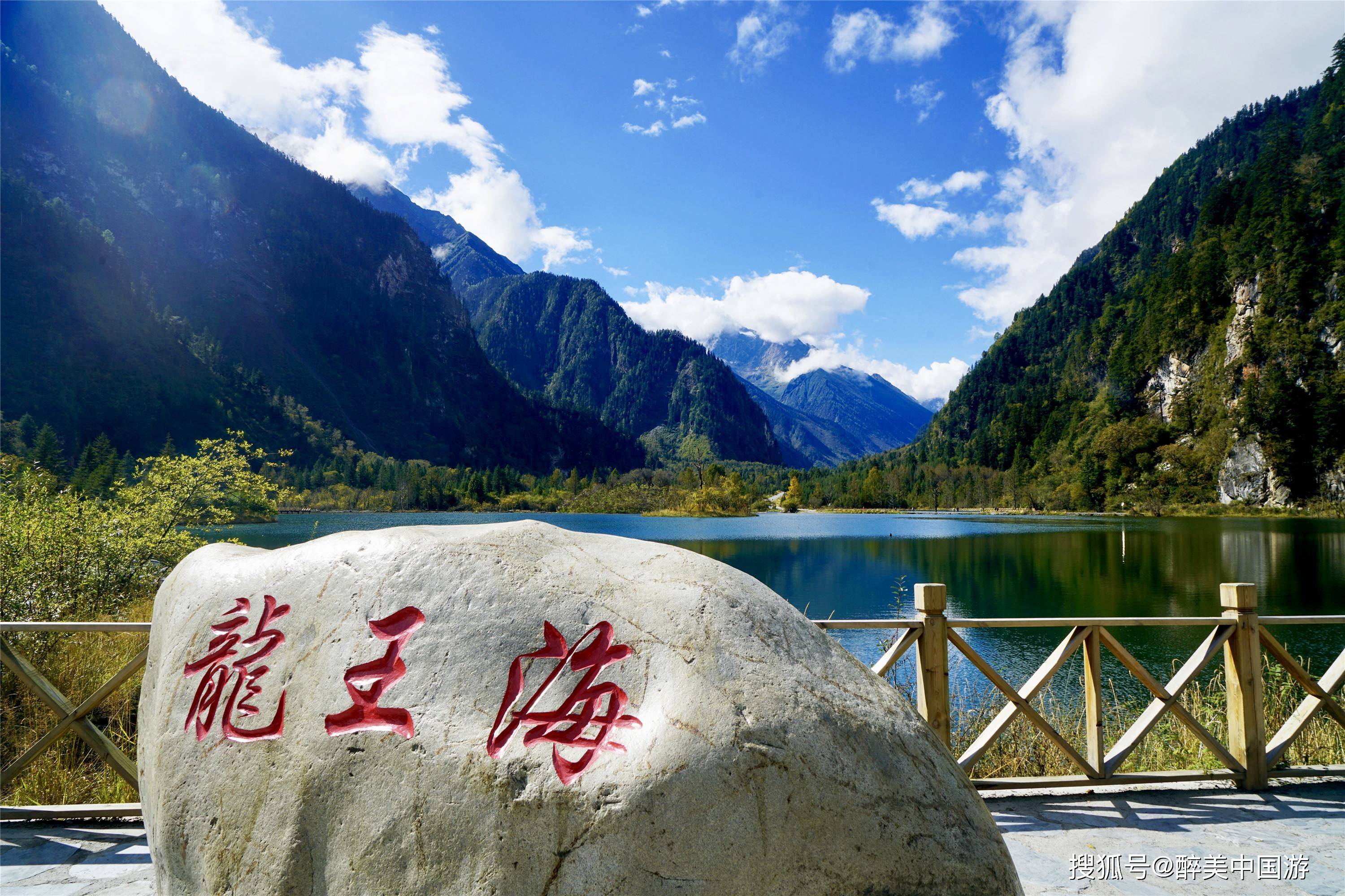 走进毕棚沟景区，拥有迷人的山水风光，景色美不胜收