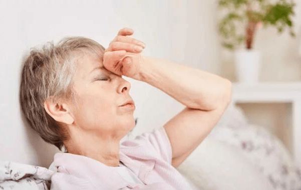 症状|糖尿病患者身体出现这6大症状，李爱国主任提醒可能是糖尿病肾病来了，别忽视!