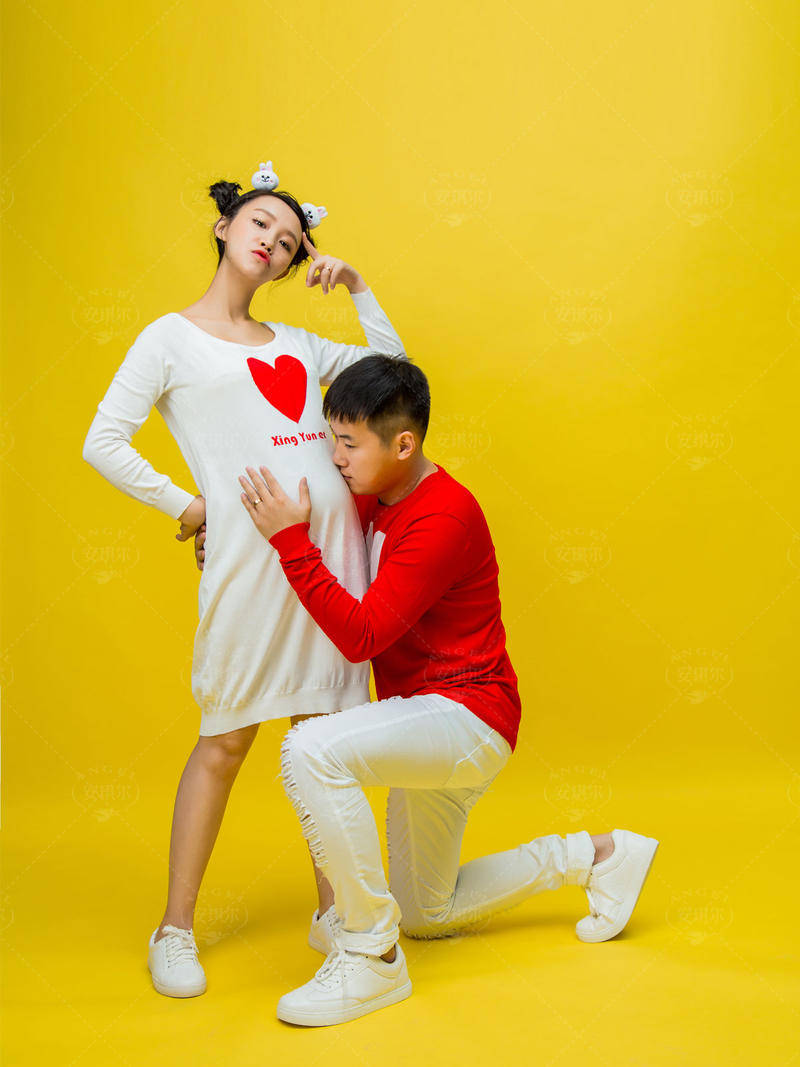 夫妻孕妇照_宝宝_初成长_时候